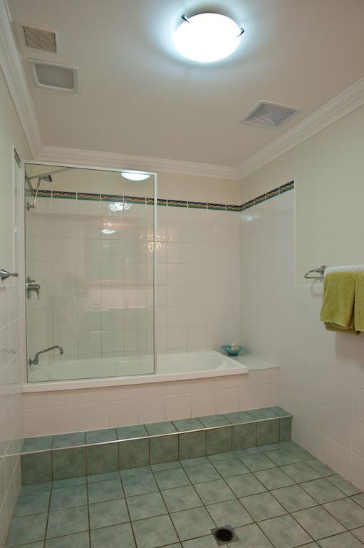 Compass Point 8 Apartment Hamilton Island Exterior photo